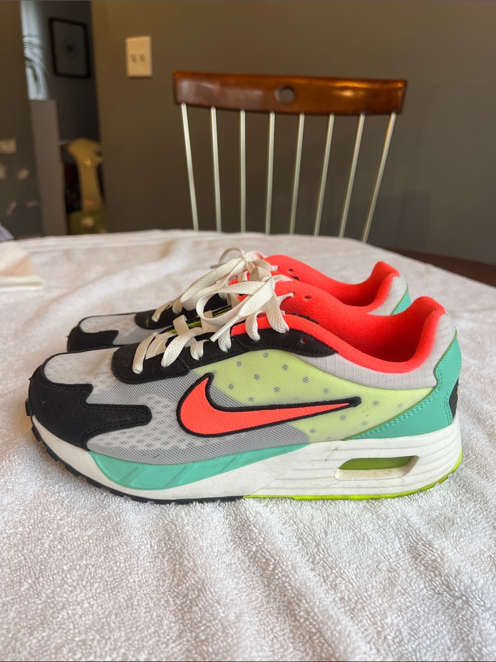 Nike Air Max Solo Hot Punch | Sneakers in Black, White & Neon Red